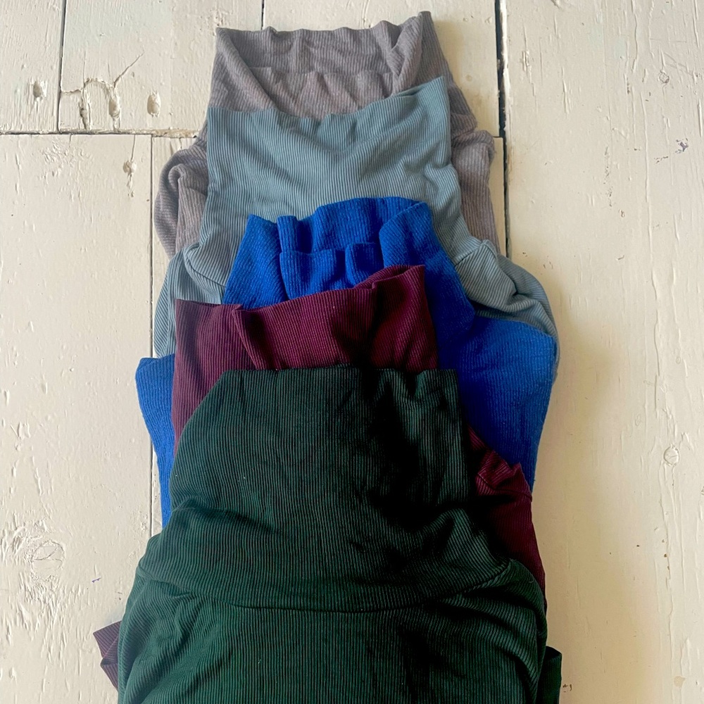 Aritzia Turtleneck set of five size M